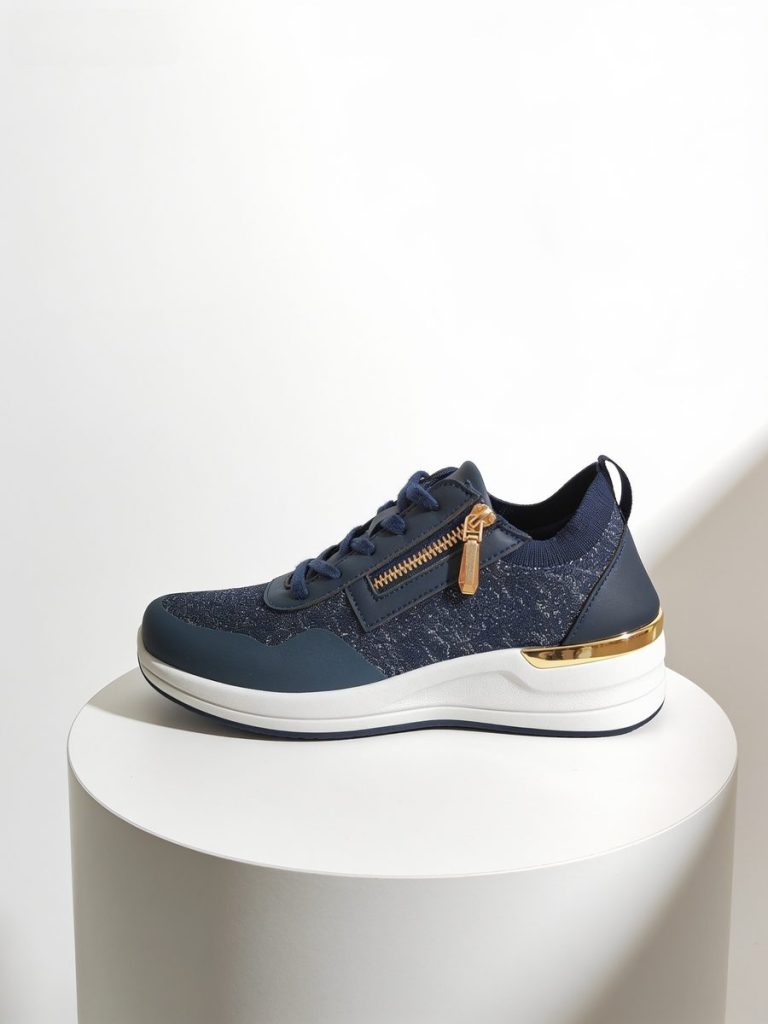 Sneakers Blu con Zip Oro