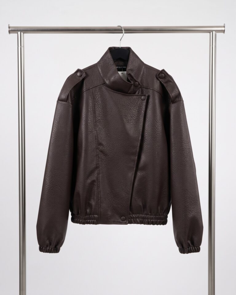 Giubbotto bomber in ecopelle con chiusura asimmetrica